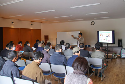 講師を招いて勉強会を開催